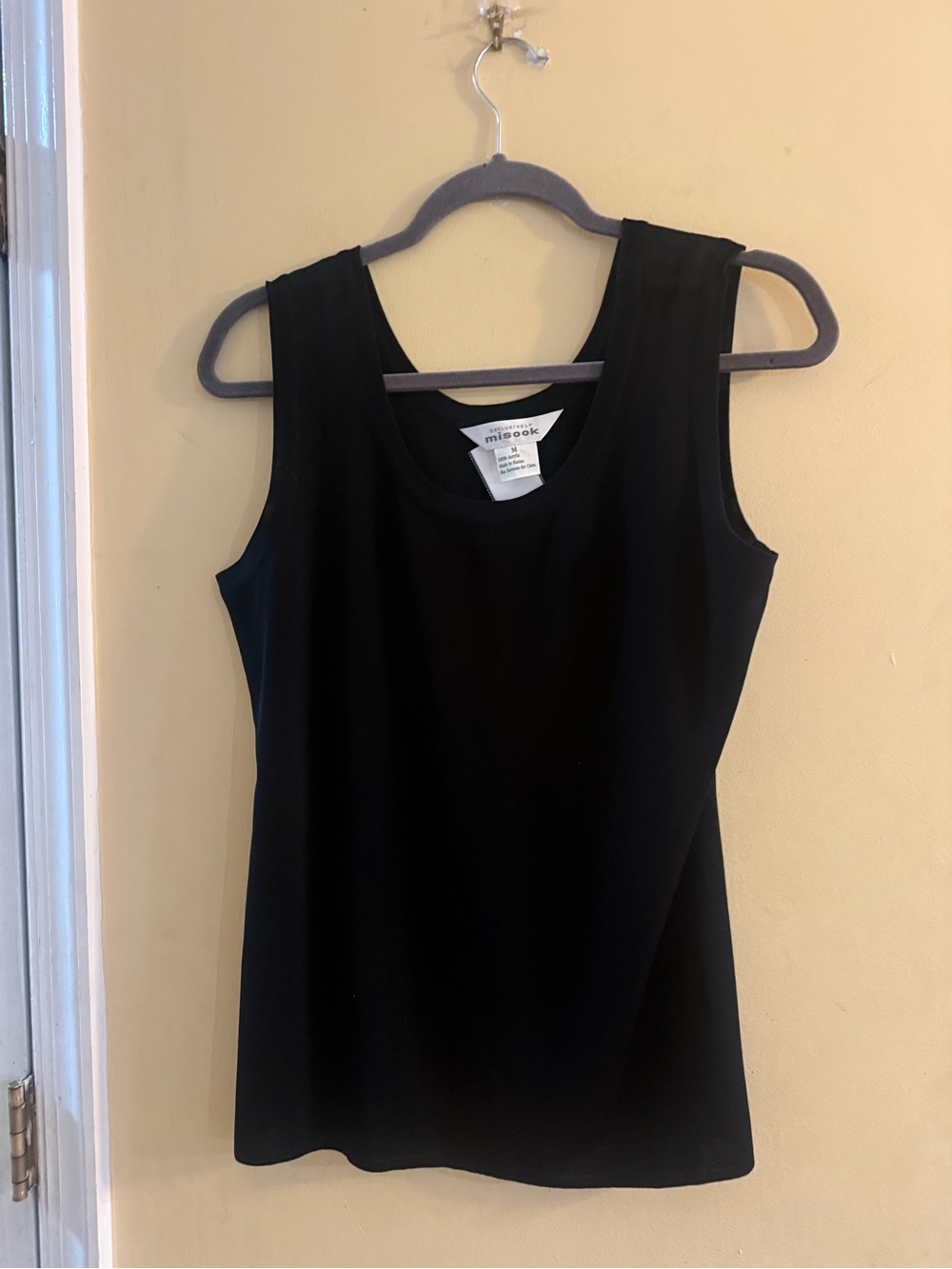 Misook Black Sleeveless Tank Top, medium